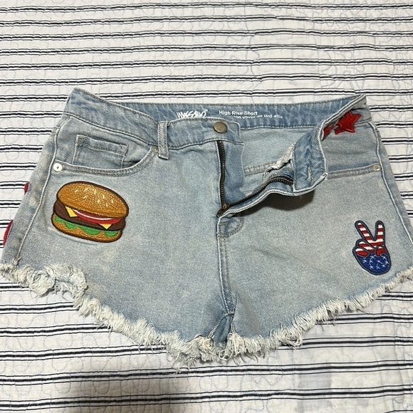 Mossimo Women's Jean  Distressed Denim High Rise short Size 6/28 - Picture 2 of 11